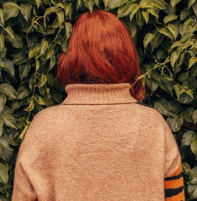 ilustrasi knitted jumper (unsplash.com/@frankflores)