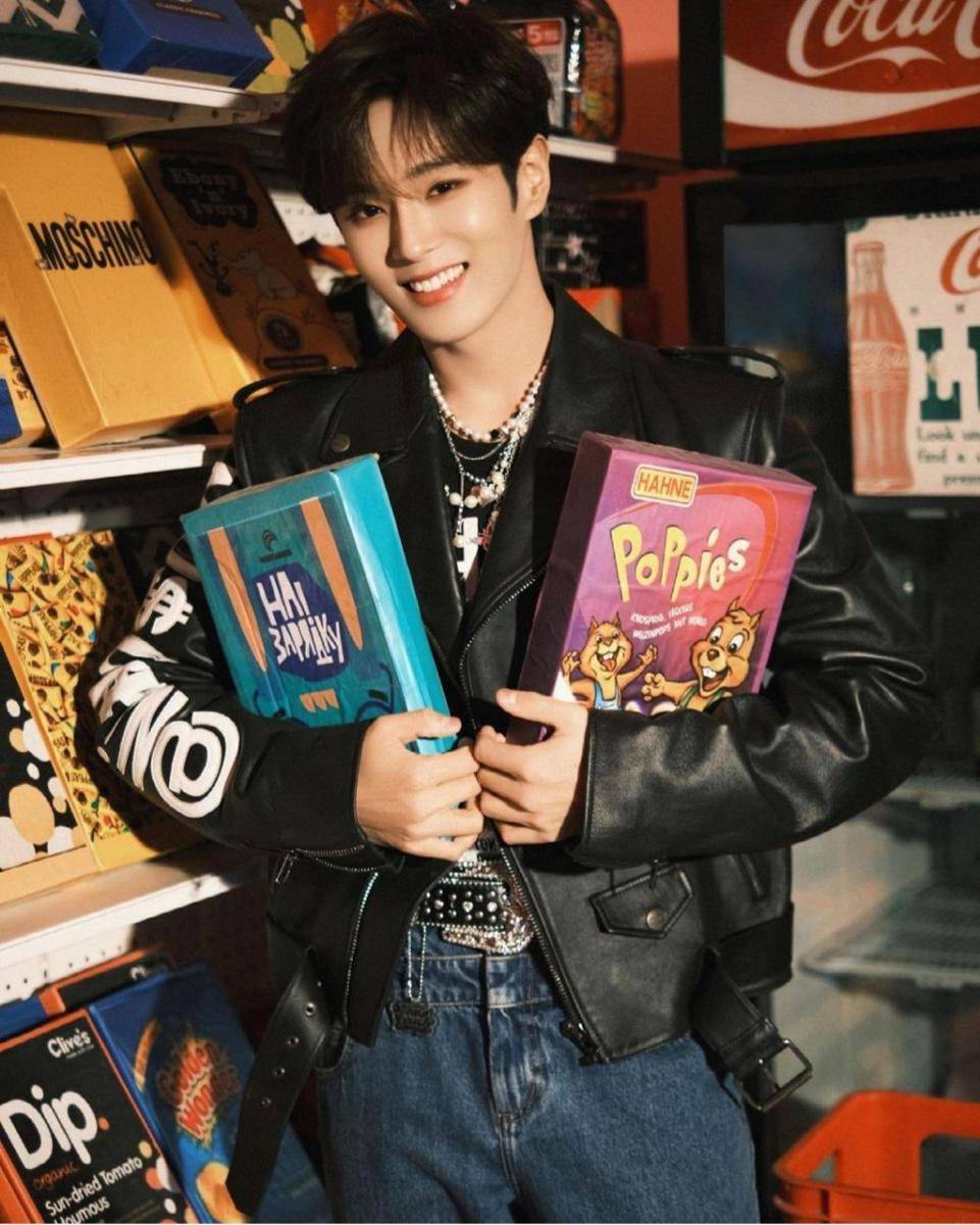 Wenhan UNIQ (instagram.com/hven__0722)