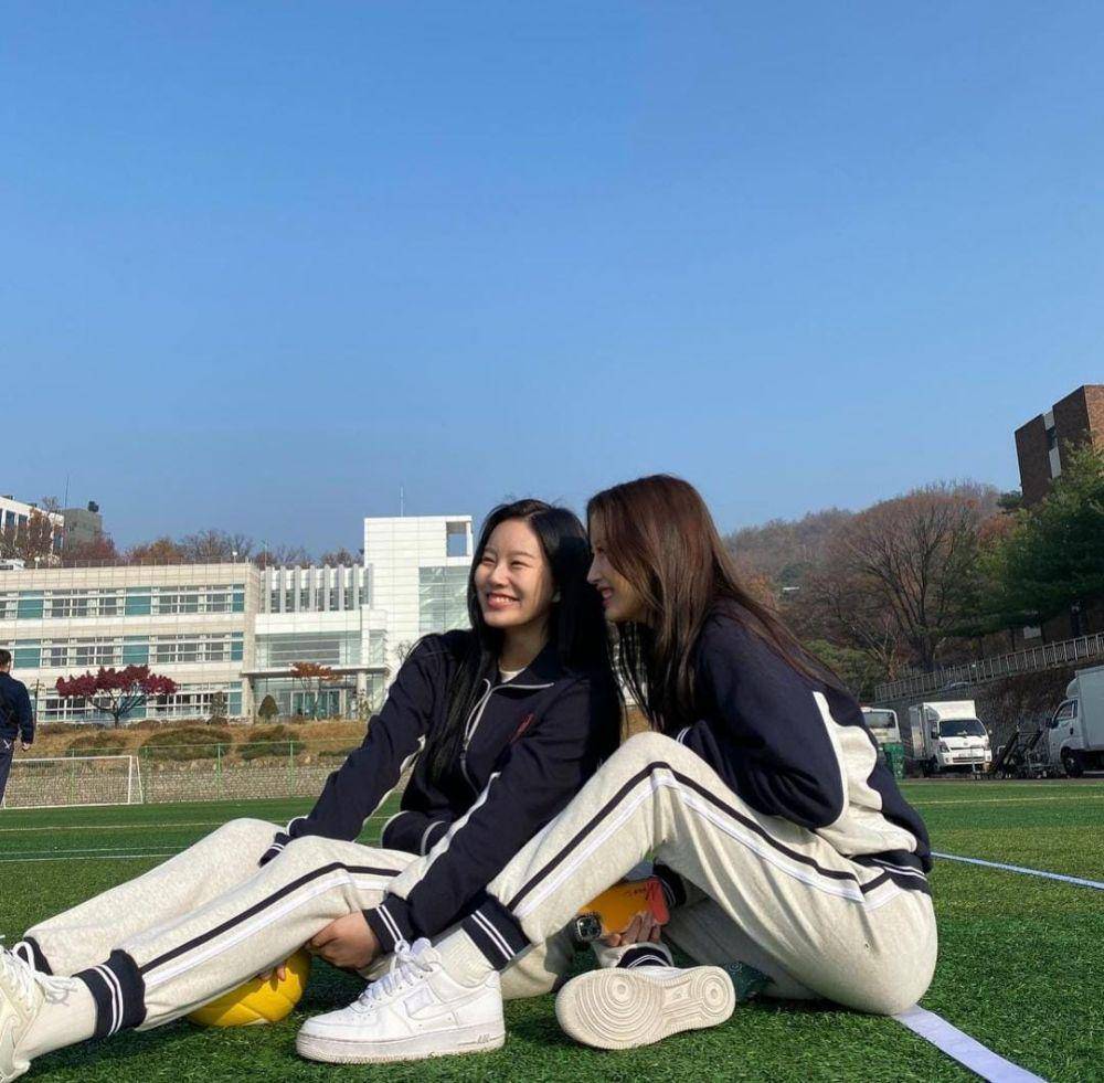 Park Yoo Na dan Moon Ga Young di drama True Beauty (instagram.com/youna_1997)
