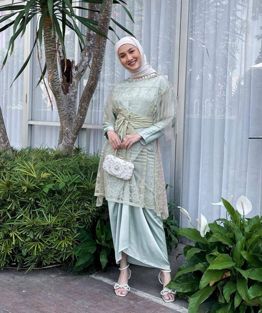 OOTD kondangan hijab (instagram.com/inasrana)