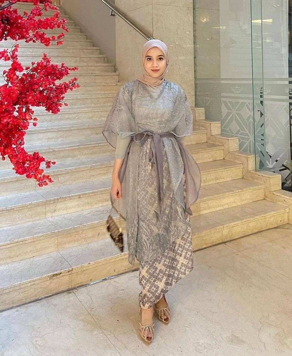 OOTD kondangan hijab (instagram.com/vinamaulina)