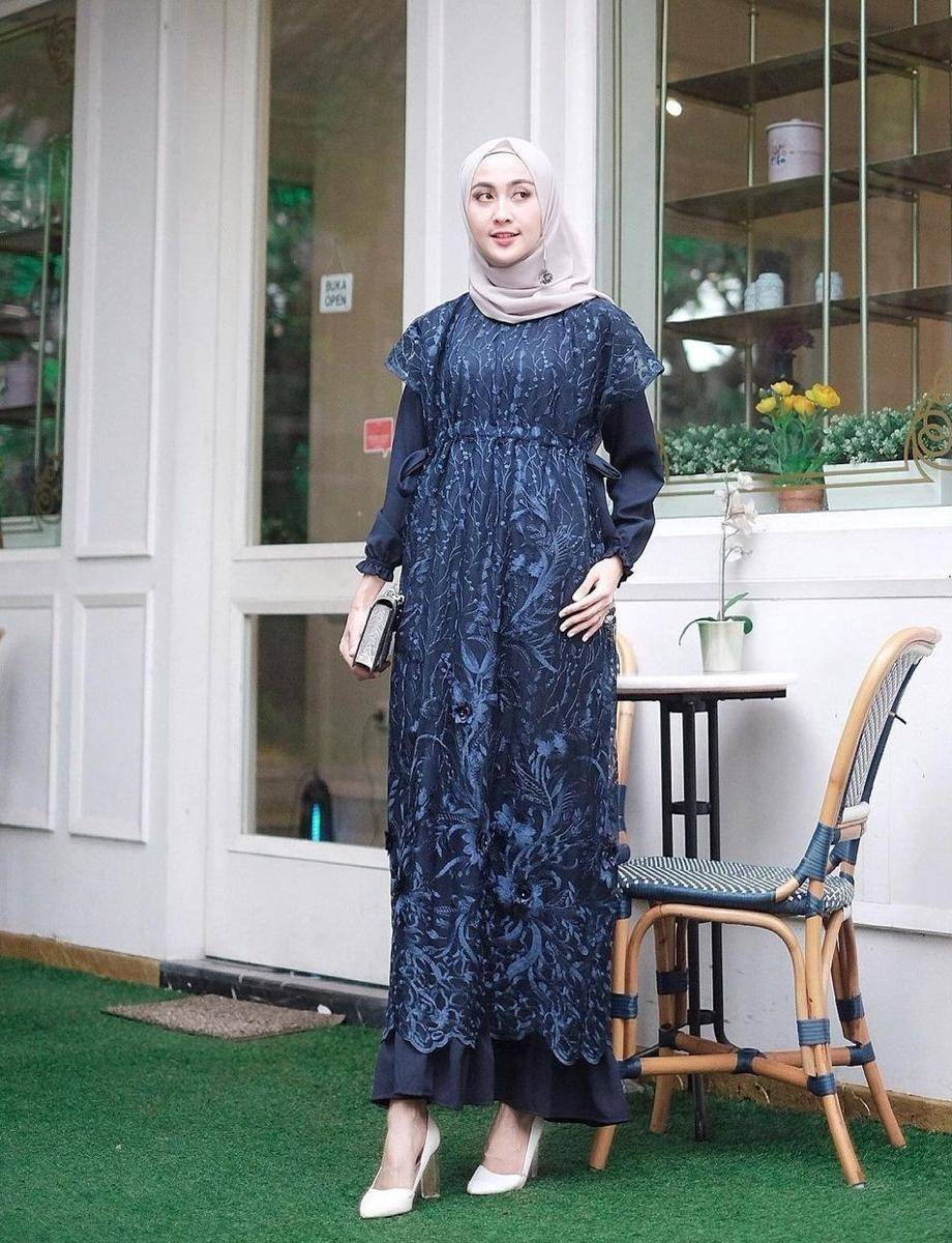 OOTD kondangan hijab (instagram.com/sittiashari)