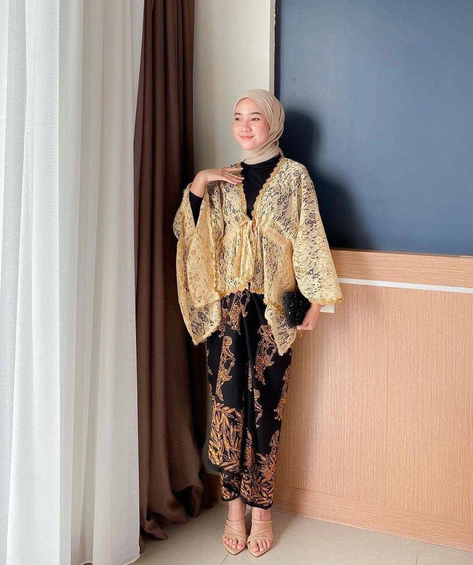 OOTD kondangan hijab (instagram.com/inikiranaaa__)
