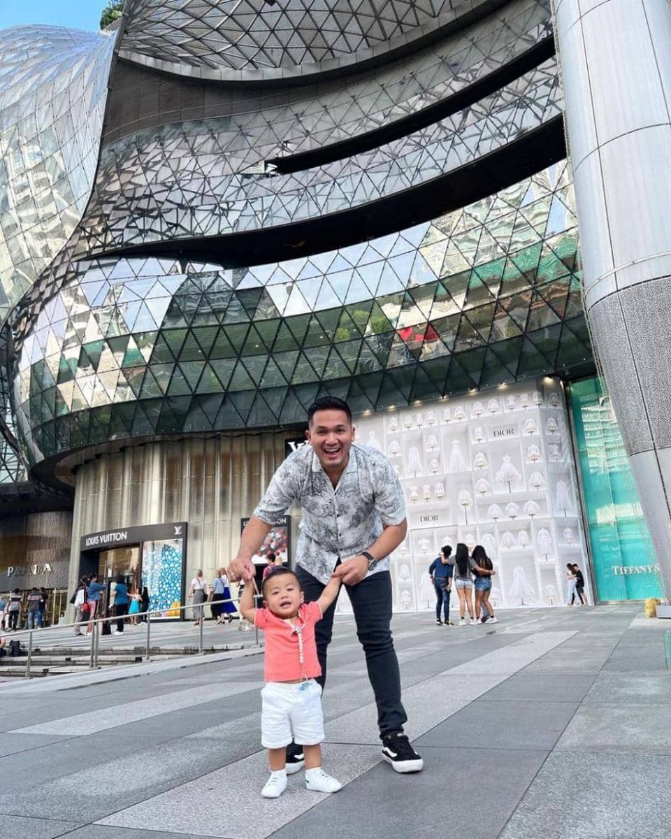 potret liburan keluarga Kesha Ratuliu (instagram.com/adhipermana_)