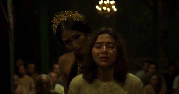 Badarawuhi meminta Widya untuk tetap di tempatnya ( Dok. MD Pictures / KKN di Desa Penari)