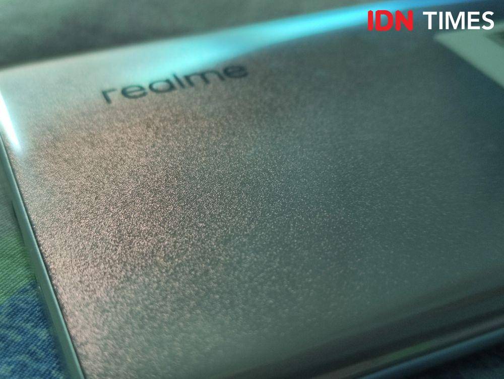 desain butiran partikel nebula di realme 10 Pro+ 5G (IDN Times/Alfonsus Adi Putra)
