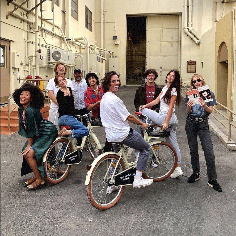 Belakang layar Daisy Jones and The Six (instagram.com/tjenkinsreid)