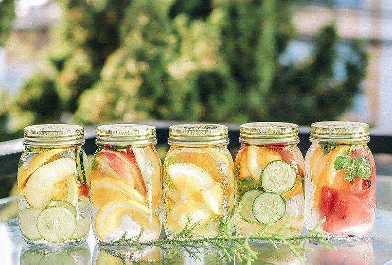 ilustrasi infused water (freepik.com/wirestock)