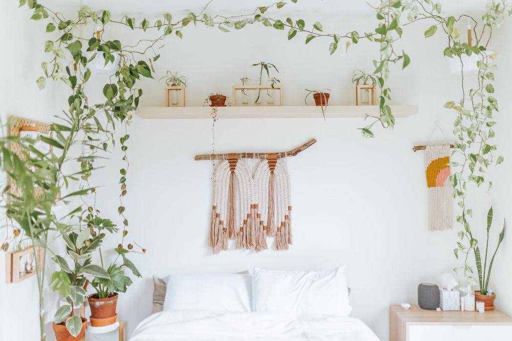 Desain kamar tidur bohemian (Unsplash/Cole Keister)