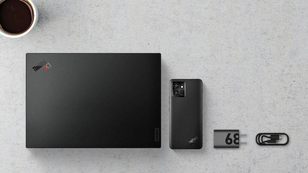 potret adaptor fast charging 68W (motorola.com)