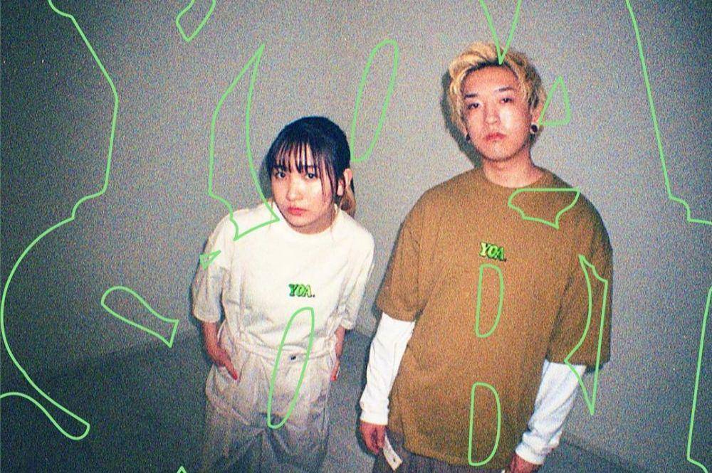 YOASOBI (instagram.com/lilasikuta)