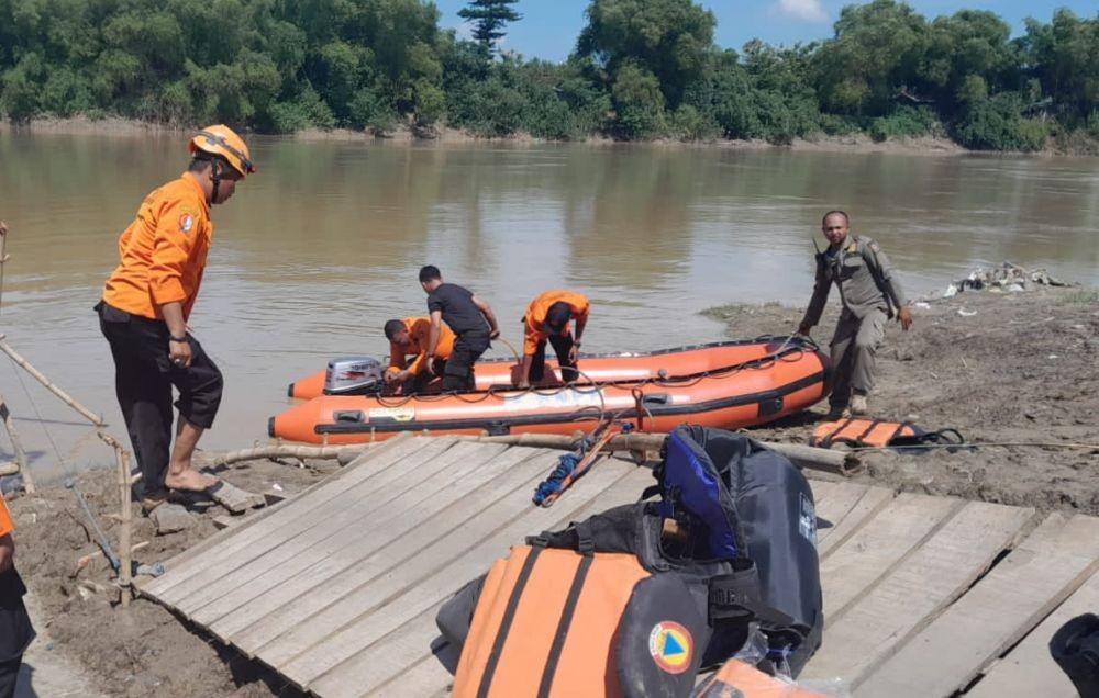 Menyeberang, Ayah dan Anak di Bojonegoro Tercebur ke Bengawan Solo