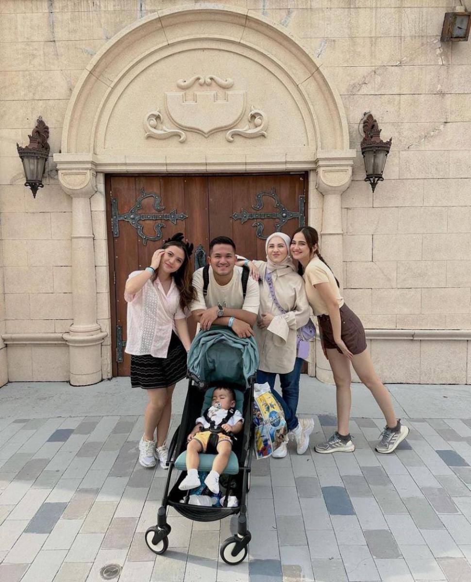 Liburan Kesha ke Singapura (instagram.com/kesharatuliu05)