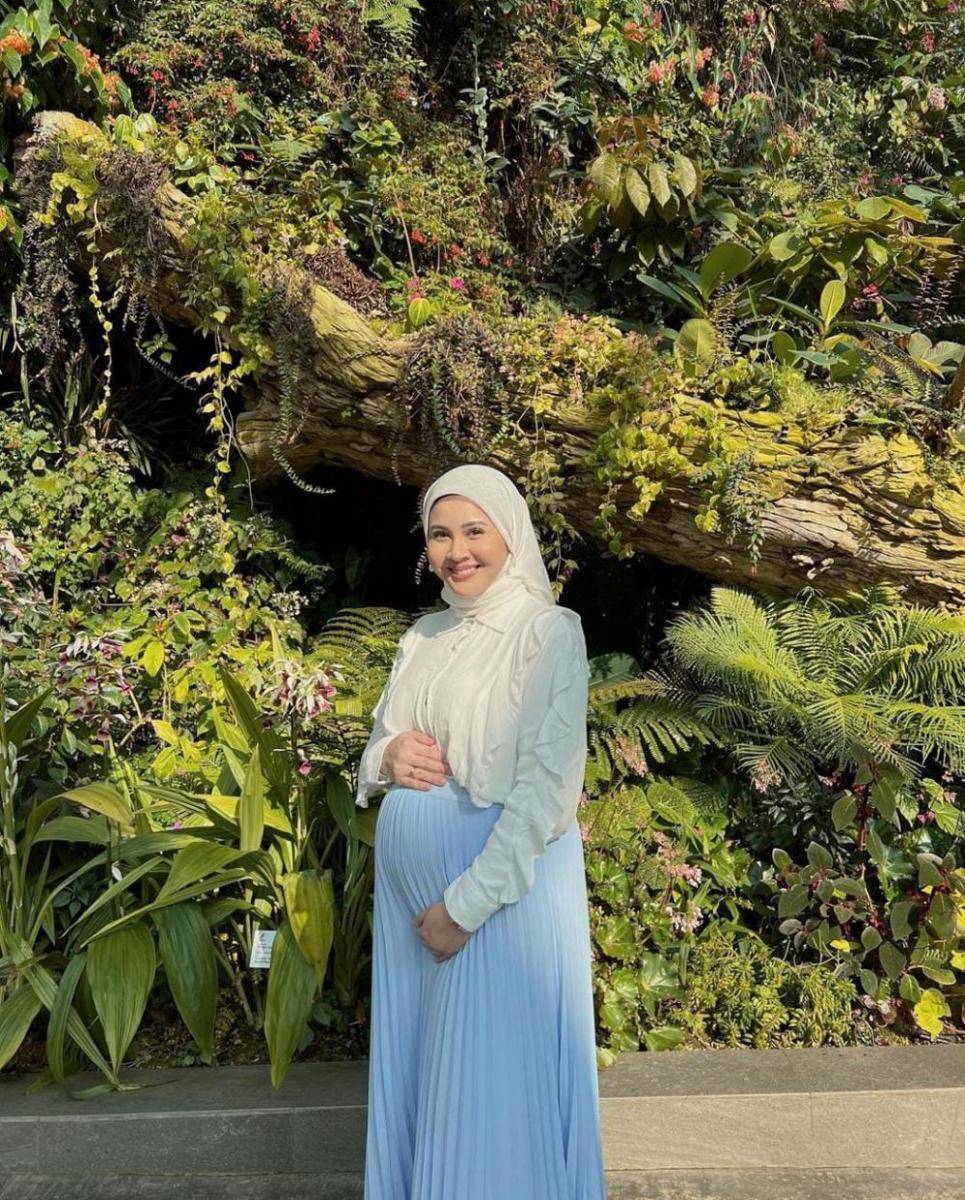 Liburan Kesha ke Singapura (instagram.com/kesharatuliu05)