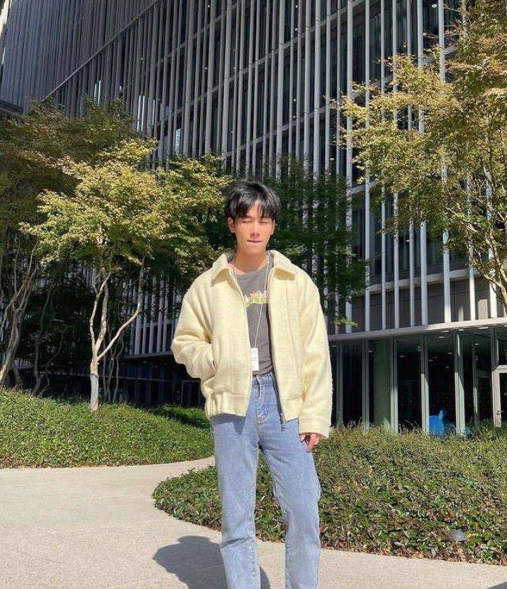 outfit t-shirt ala War Wanarat (instagram.com/warwanarat)