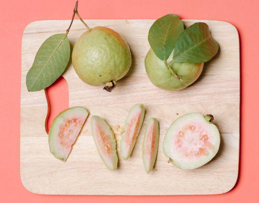 buah jambu biji (freepik.com/any-lane)