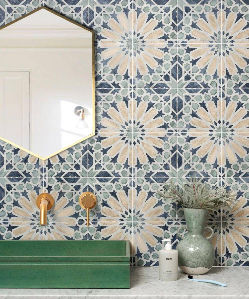 inspirasi desain powder room (homesandgardens.com)