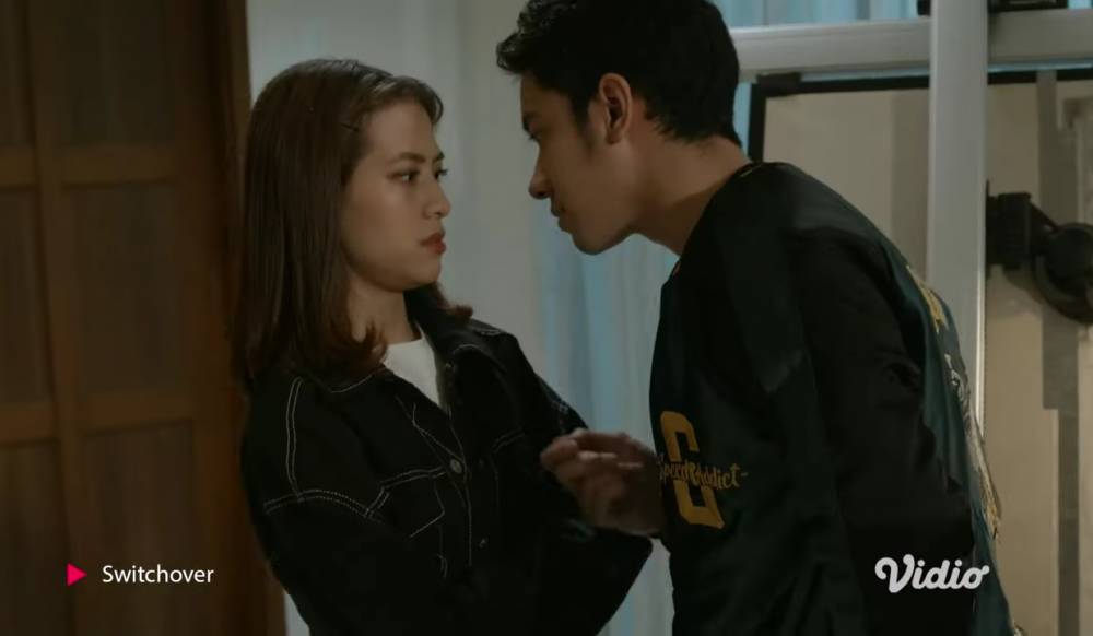 potret Adhisty Zara dan Emir Mahira di series 'Switchover' (dok. Vidio/Switchover)