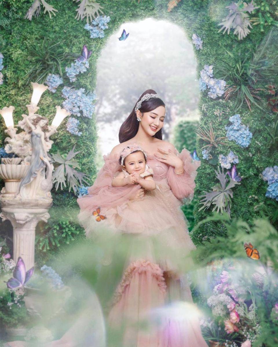 photoshoot keluarga kecil Nanda Arsyinta (instagram.com/nandaarsynt)