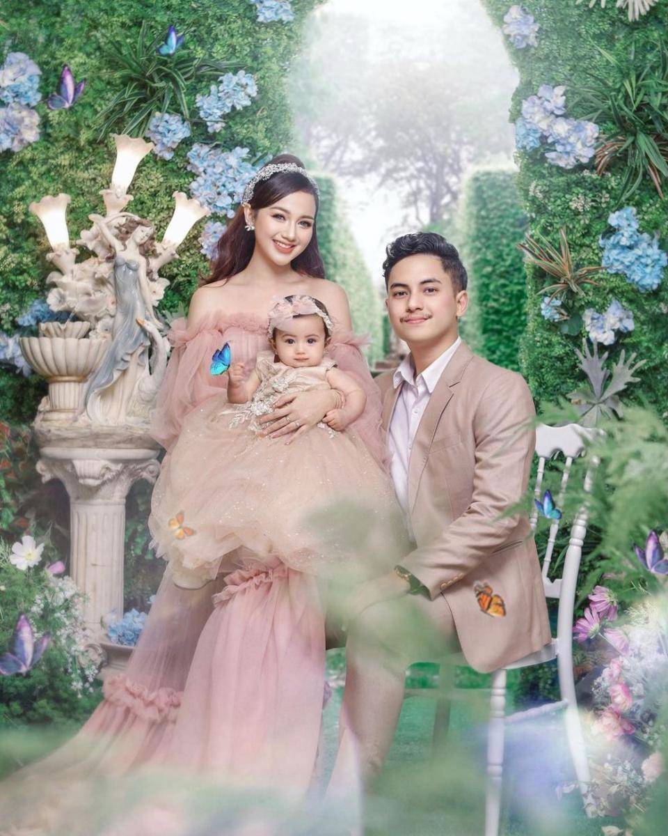 photoshoot keluarga kecil Nanda Arsyinta (instagram.com/nandaarsynt)