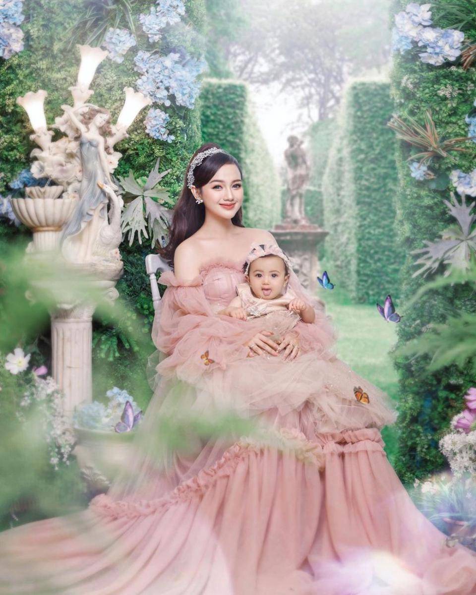 photoshoot keluarga kecil Nanda Arsyinta (instagram.com/nandaarsynt)