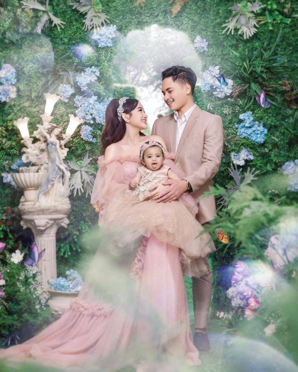 photoshoot keluarga kecil Nanda Arsyinta (instagram.com/nandaarsynt)