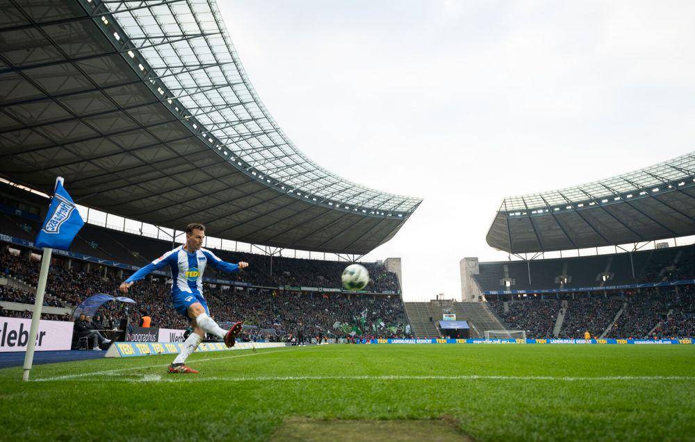 Vladimir Darida dengan latar belakang Olympiastadion Berlin. (herthabsc.com)
