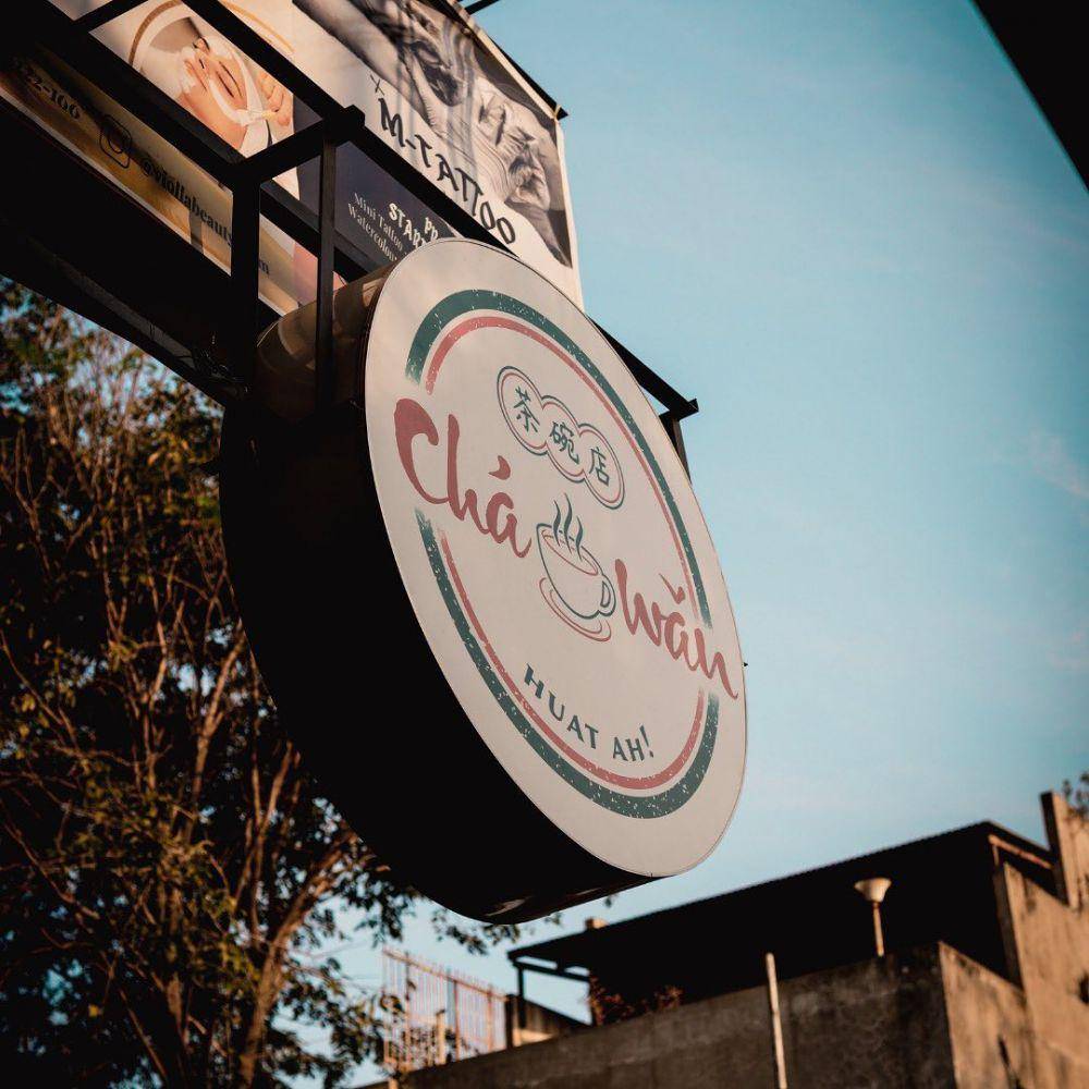 neon box Kedai Chá Wǎn (instagram.com/kedai.chawan)
