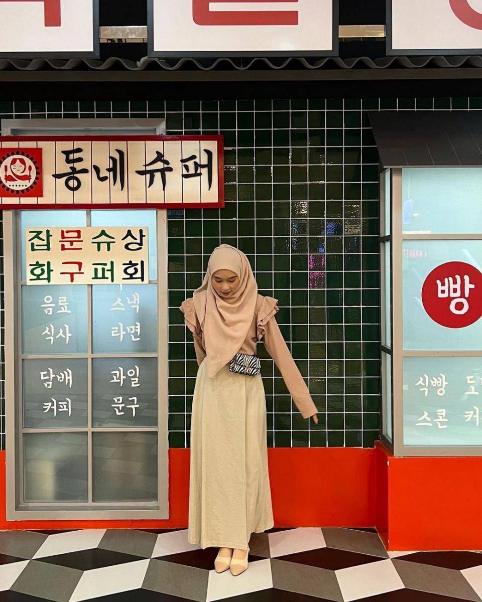 OOTD hijab untuk kuliah ala Astri Ratnasari (instagram.com/nasariastri)