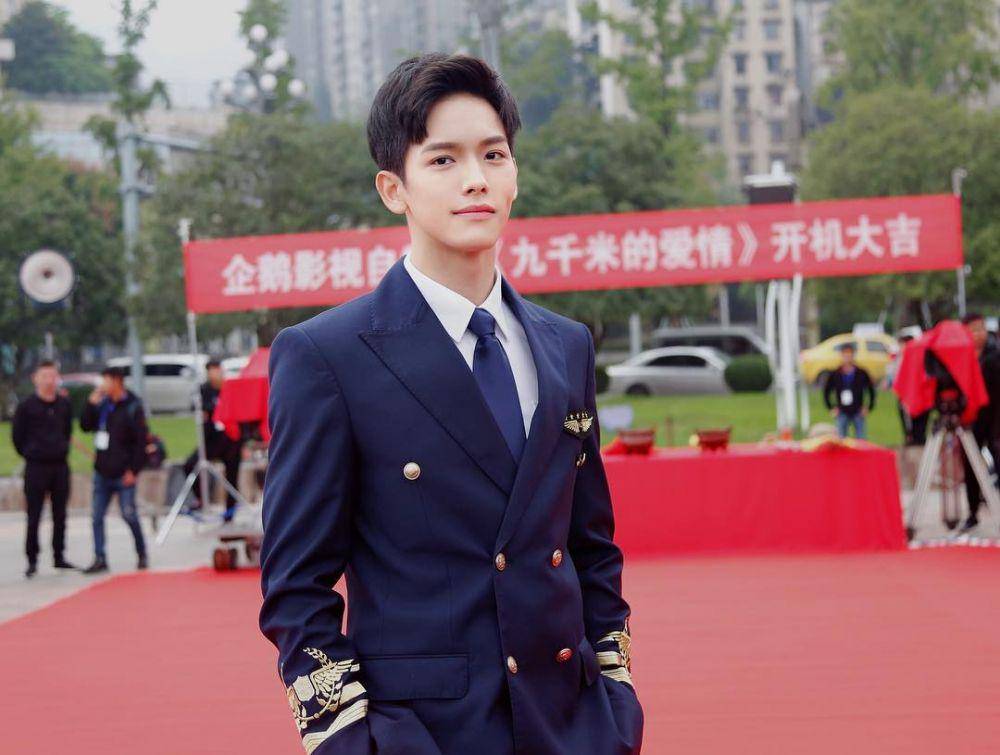 potret Riley Wang di balik layar Nine Kilometers of Love (instagram.com/rileyxking)