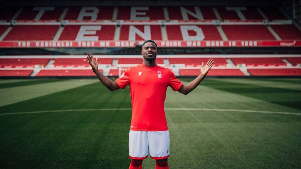 Serge Aurier (nottinghamforest.co.uk)