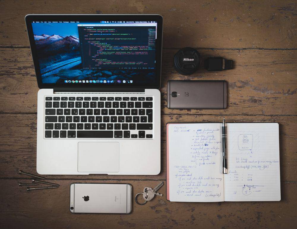 ilustrasi belajar pemrograman (unsplash.com/AltumCode)