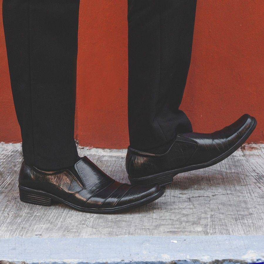 ilustrasi sepatu kulit (tokopedia.com)