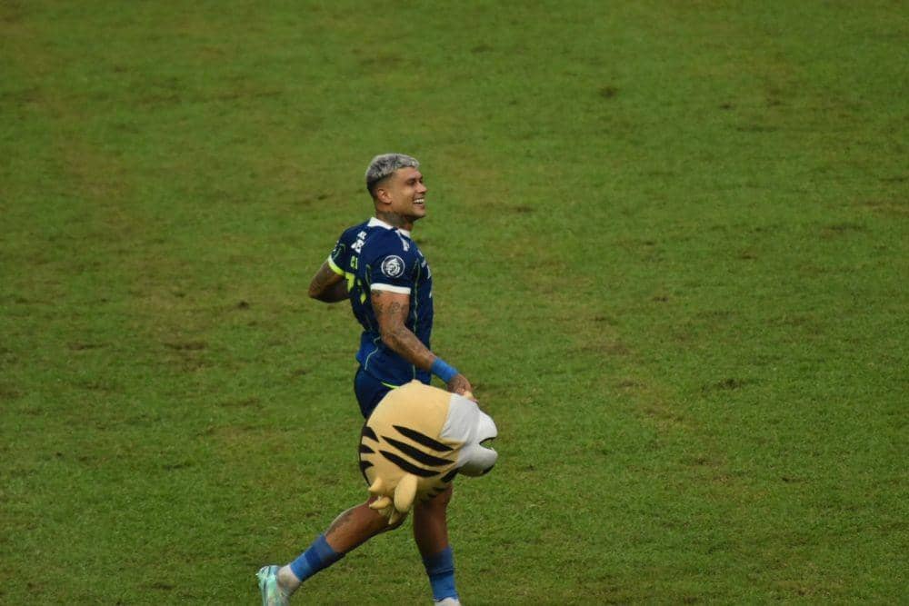 Jadi Penentu Kemenangan, Ciro Alves Selebrasi Gunakan Maskot Persib