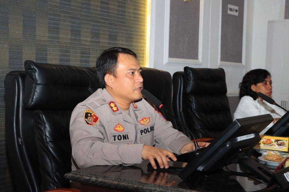 Kabag Ops Polrestabes Surabaya, AKBP Toni Kasmiri saat rapat kordinasi pengamanan sidang Kanjuruhan, Rabu (11/1/2023). (Dok. Humas Polrestabes Surabaya).