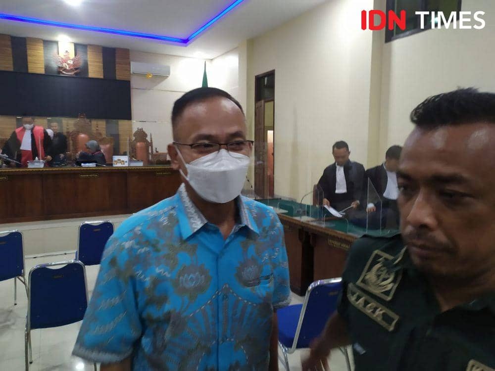 Andi Desfiandi, terdakwa penyuap Rektor Unila menjalani sidang replik di PN Tipikor Tanjungkarang, Rabu (11/1/2023). (IDN Times/Tama Yudha Wiguna).