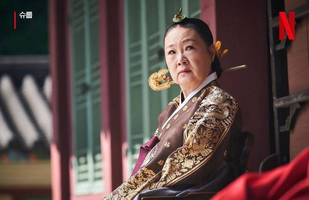 Kim Hae Sook di drama Under The Queen's Umbrella (instagram.com/netflixkr)