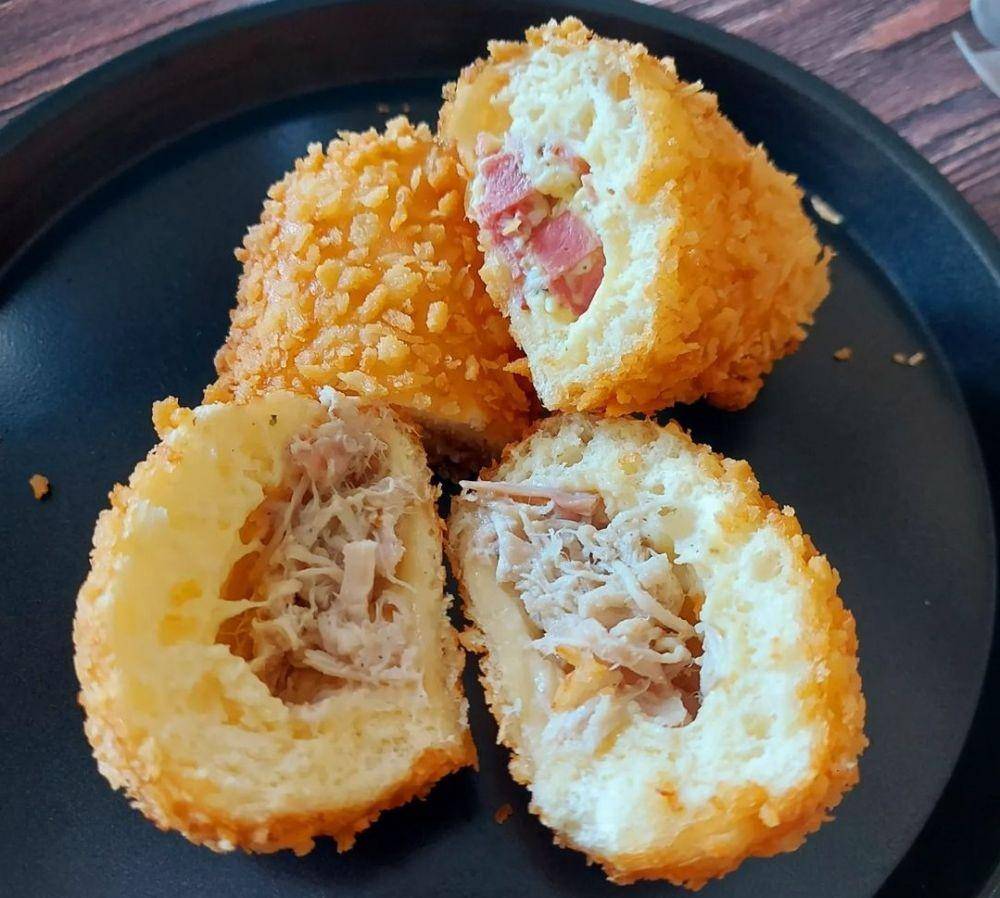 Ilustrasi donat ayam (instagram.com/looyenyen)