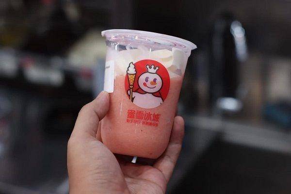 Strawberry Smoothies Mixue (instgram.com/mixuejababekacikarang)