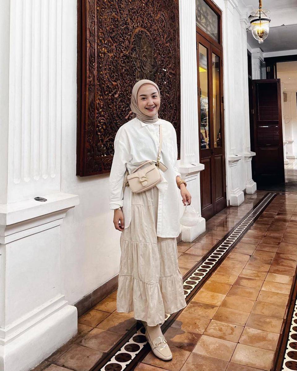 inspirasi outfit hijab simpel ala selebgram Thafanya (instagram.com/thafanyads)