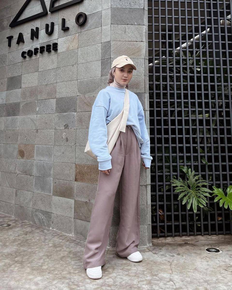 inspirasi outfit hijab simpel ala selebgram Thafanya (instagram.com/thafanyads)