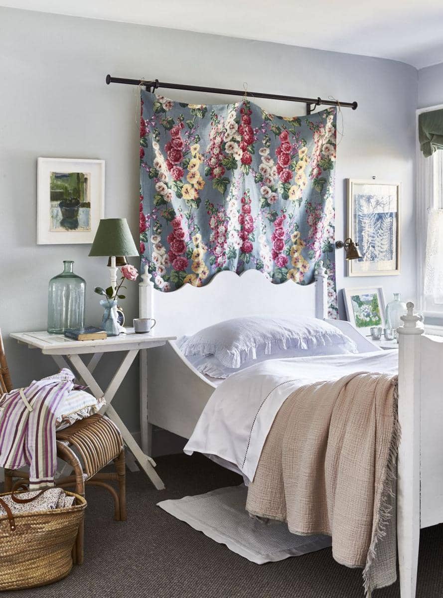Inspirasi kamar tidur bertema floral (countryliving.com)