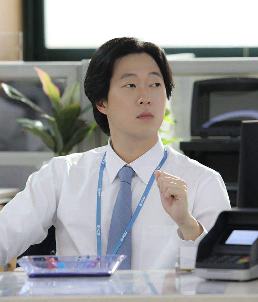 Lee Si Hoon di drakor The Interest of Love (instagram.com/management_redwoods)