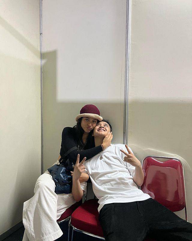 potret outfit Bastian (instagram.com/bastiansteel)