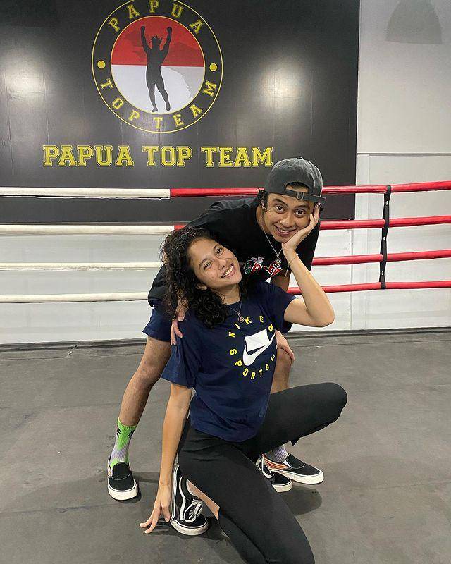 potret outfit Bastian (instagram.com/bastiansteel)