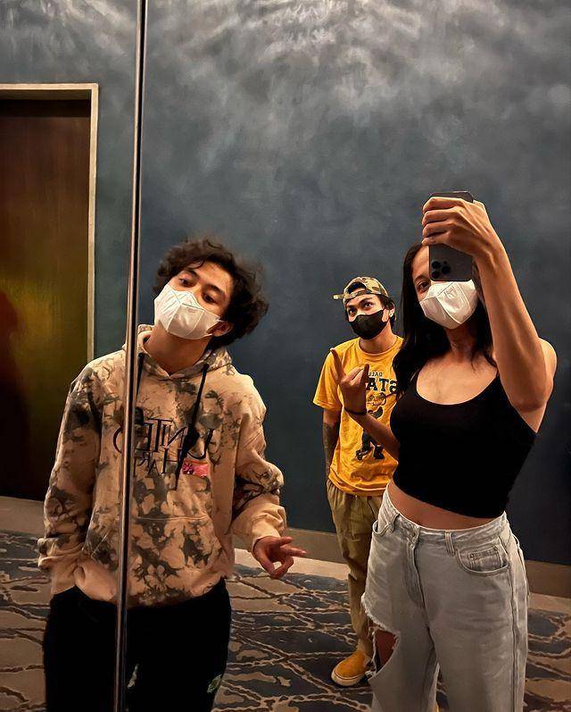 potret outfit Bastian (instagram.com/bastiansteel)