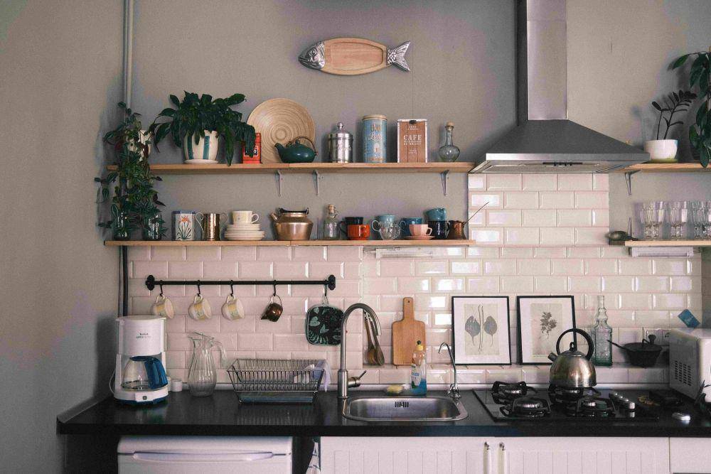 inspirasi dapur tanpa lemari kabinet dinding (unsplash.com/Christina Radevich)