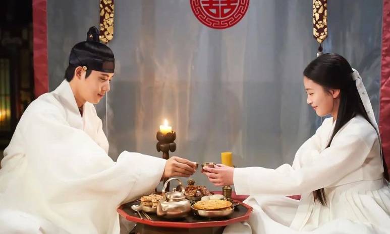 Moon Sang Min dan Oh Ye Ju (dok. tvN/Under The Queen's Umbrella)