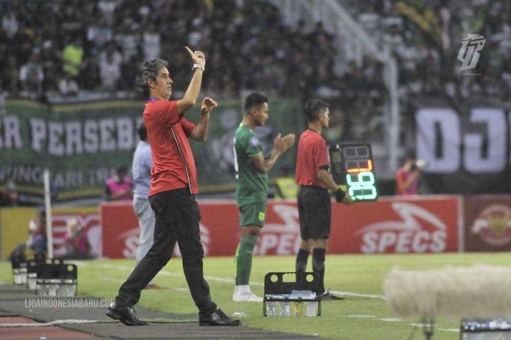 Salah satu momen pertandingan BRI Liga 1 2022-23 antara Persebaya versus Bali United di Stadion Gelora Bung Tomo Surabaya, 2 September 2022. (Dok. PT Liga Indonesia Baru)
