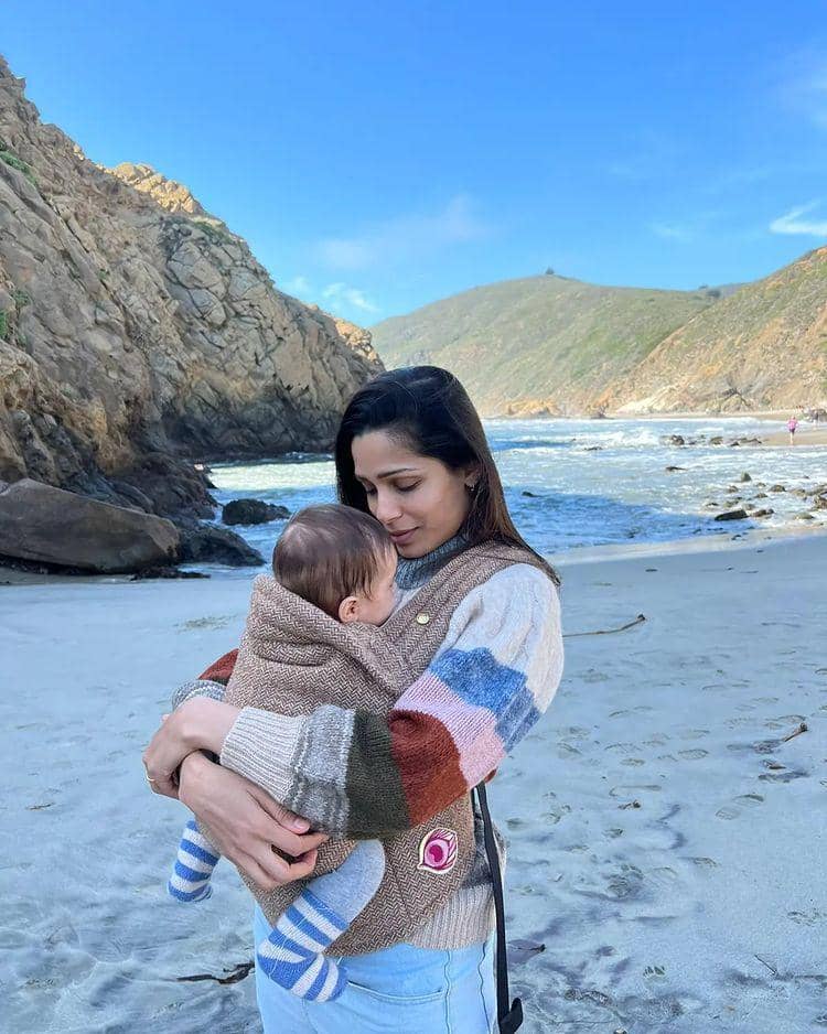 Freida Pinto dan putranya (instagram.com/freidapinto)